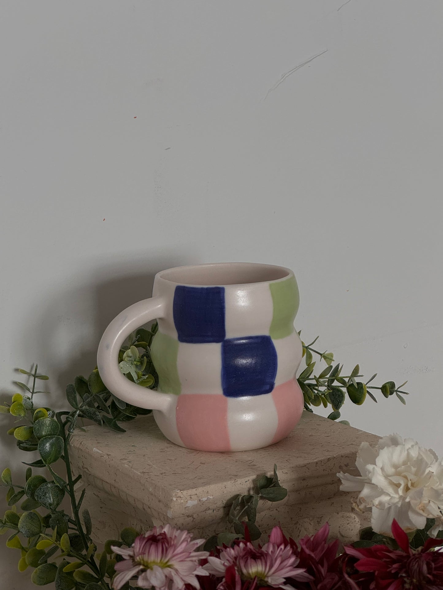 Checkered porcelain mug