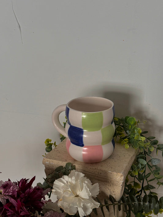 Checkered porcelain mug