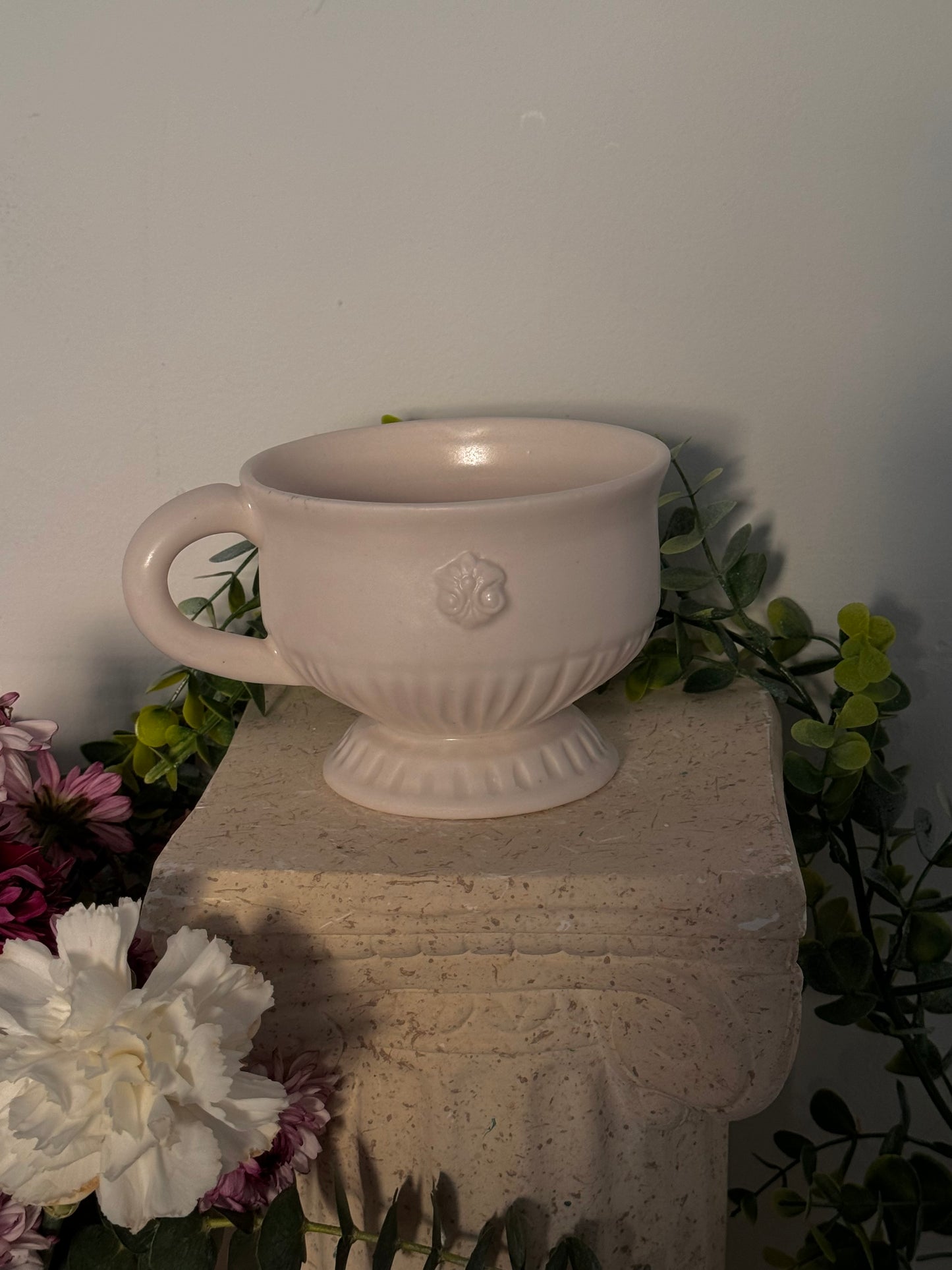 Porcelain pedestal mug- satin finish