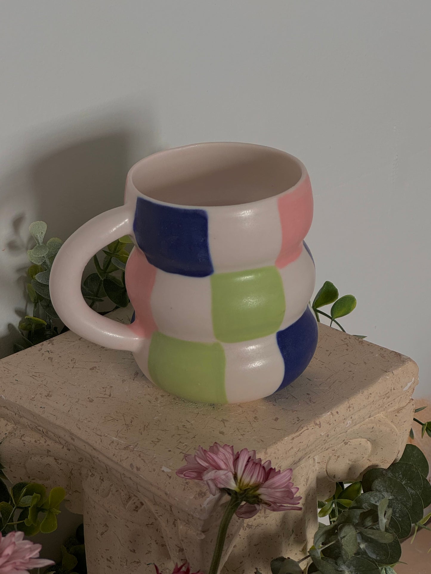 Checkered porcelain mug