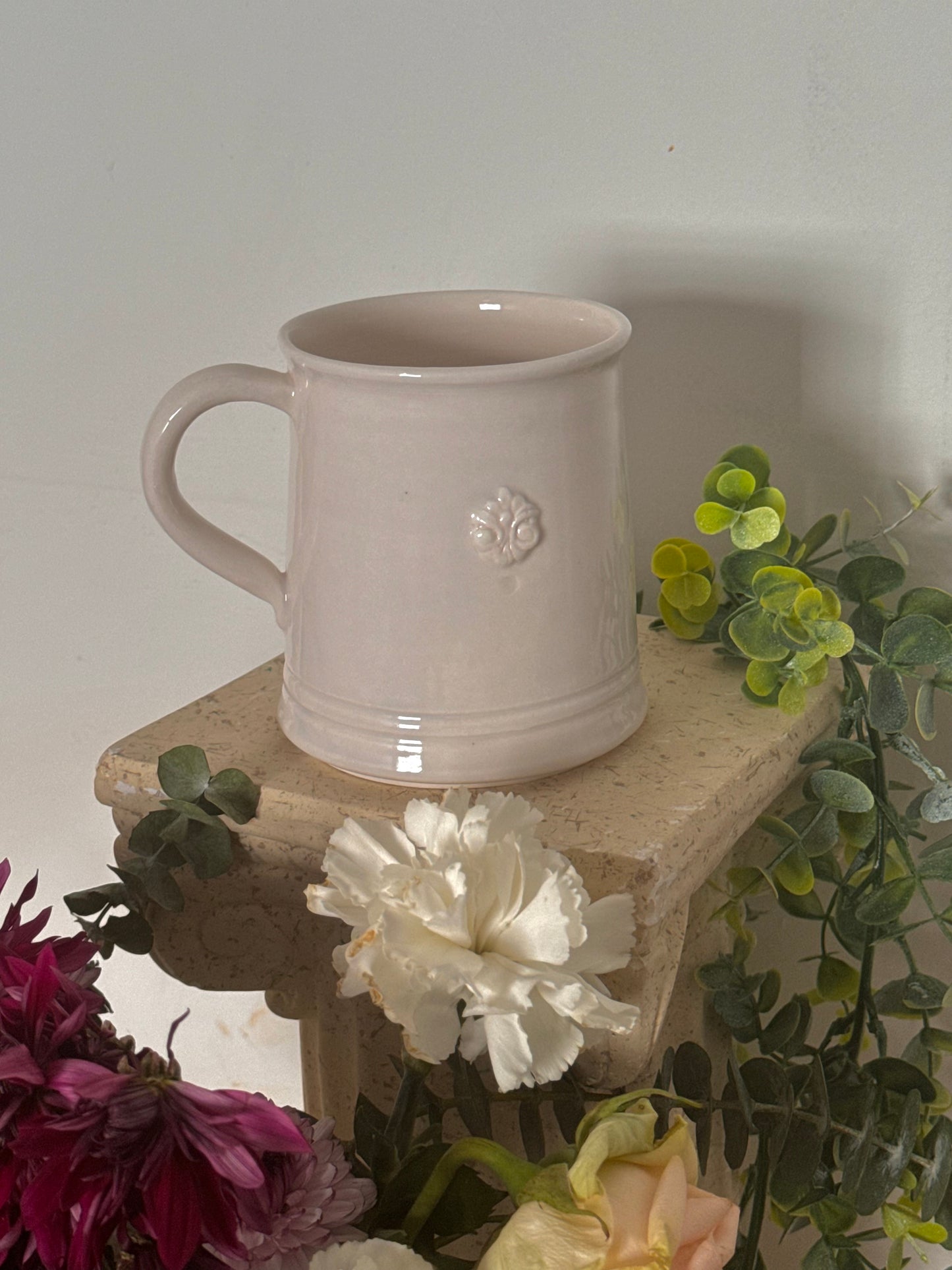 Embellished glossy porcelain mug